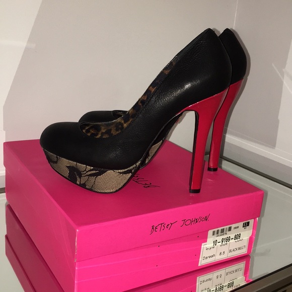 Betsey Johnson Dareah Black Multi Pumps - Picture 3 of 6